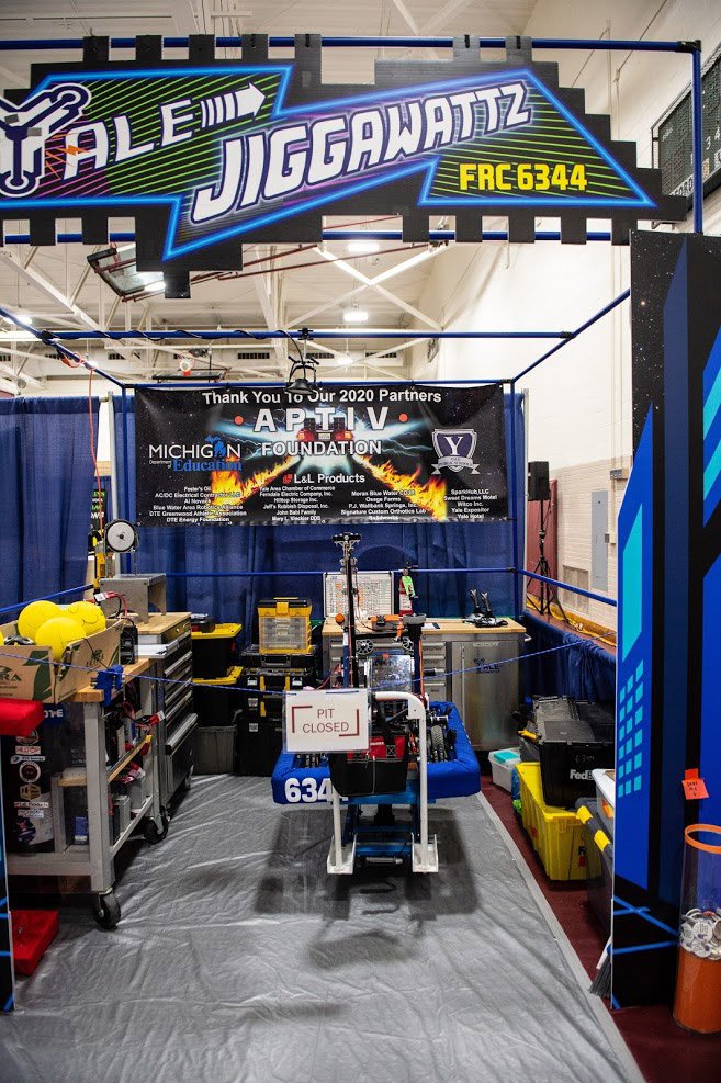 Aptiv stand